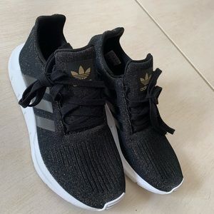 Adidas swift run women’s shoes size 6.5 black/gold